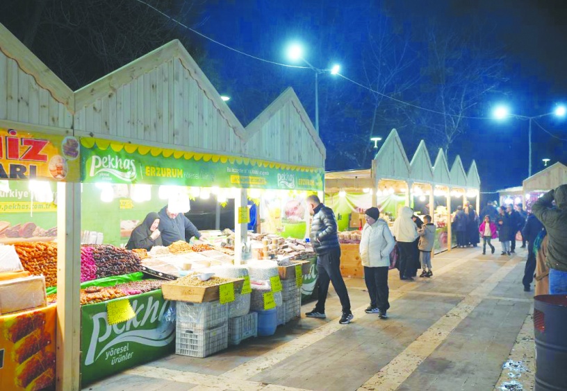 Ramazan Sokağı, her akşam yüzlerce aileyi ağırlıyor