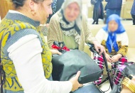 Yaşlılara küçük hediyeler götürüldü