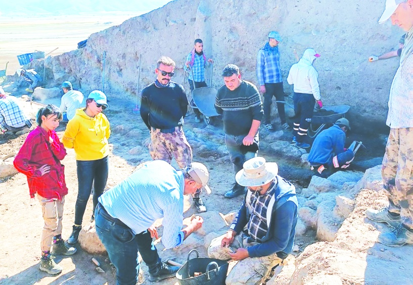 Roma kaya mezarlarında altın  var diye dinamitle patlatıyorlar