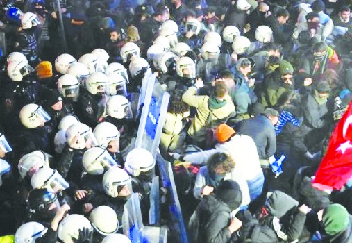 Anne-Baba Dayanışma Ağı kuruldu: 'Çocuklarımıza dokunmayın"