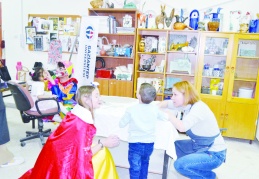 Minikler, seramik çamurundan ürünler tasarladı