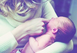 Ücretli doğum izni 1 yıla çıkarılıyor