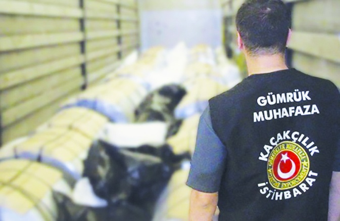 Sigara pahalandıkça kaçak aldı başını gitti, 3 milyonluk sigara ele geçirildi