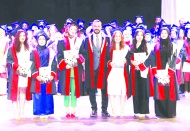 Ebeler yalnızca doğum anında değil, doğum sonrasında da annelerin yanında