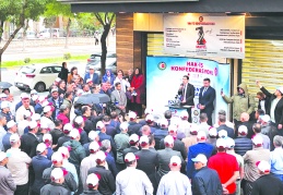 İnsanca çalışma koşulları, adil bir  ücret, güvenli bir gelecek istiyoruz