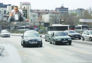 Siyah cam filmleri sürüş ve kamu  güvenliğini ciddi şekilde tehdit ediyor