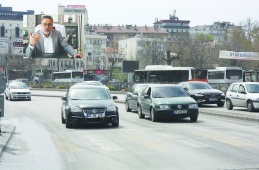 Siyah cam filmleri sürüş ve kamu  güvenliğini ciddi şekilde tehdit ediyor