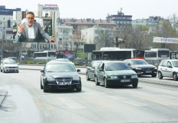 Siyah cam filmleri sürüş ve kamu  güvenliğini ciddi şekilde tehdit ediyor