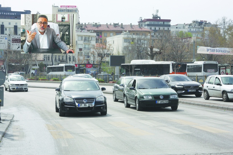 Siyah cam filmleri sürüş ve kamu  güvenliğini ciddi şekilde tehdit ediyor