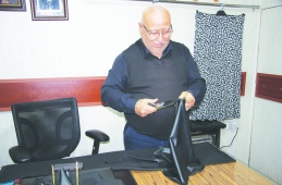 İnsanlar umutsuzca  bir beklenti içerisinde