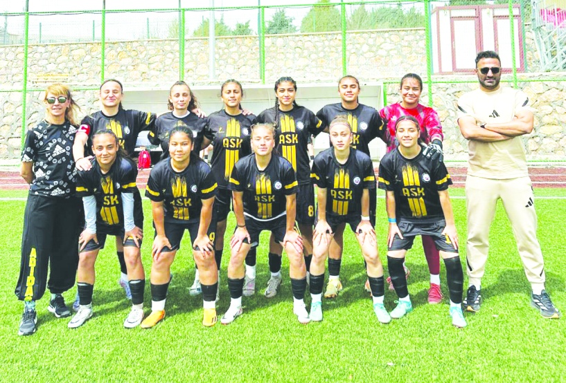 Kadın ve Erkek Futbol Takımları Türkiye finallerine katılacak