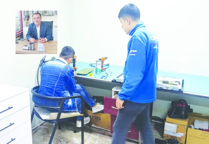 İşleri düşen esnaf sabahtan  akşama kadar oturuyor