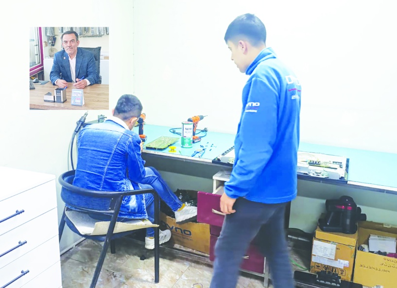 İşleri düşen esnaf sabahtan  akşama kadar oturuyor