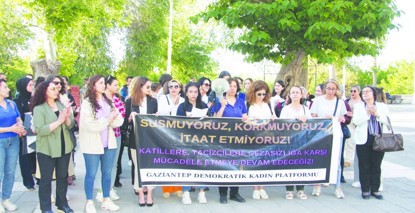 Kadın ve çocukları katledenler elini kolunu sallayarak ortada dolaşıyor