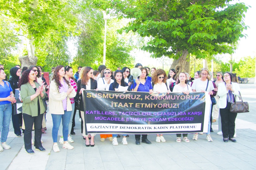 Kadın ve çocukları katledenler elini kolunu sallayarak ortada dolaşıyor