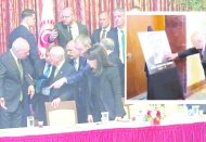Bahçeli, 99 gün sonra Meclis'te: Sırrı Süreyya Önder için yapılan anma törenine katıldı, fotoğrafını okşadı