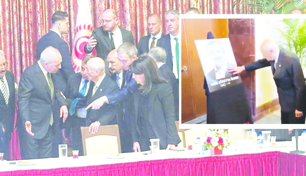 Bahçeli, 99 gün sonra Meclis'te: Sırrı Süreyya Önder için yapılan anma törenine katıldı, fotoğrafını okşadı