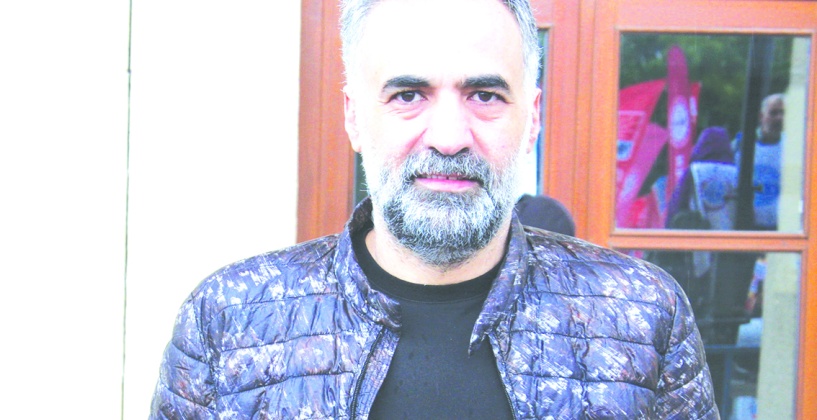 Ebeler ağır iş yükü, düşük ücret,  güvencesiz çalışma koşulları ile karşı karşıya
