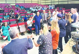 Hemşireler, şifa dağıtan, hastanın acısına ve sevincine ortak olan sağlık çalışanlarıdır