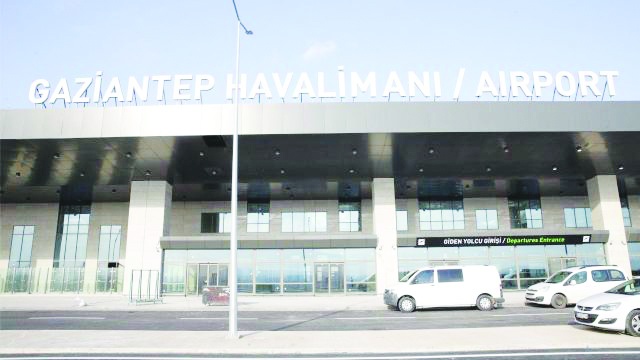 4 Ayda 1 milyona yakın yolcu uçtu