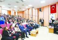 “İnsanlar doğduğunda tekstile sarılarak karşılanıyor, öldüğünde tekstile sarılarak uğurlanıyor”