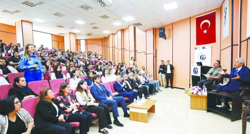 “İnsanlar doğduğunda tekstile sarılarak karşılanıyor, öldüğünde tekstile sarılarak uğurlanıyor”