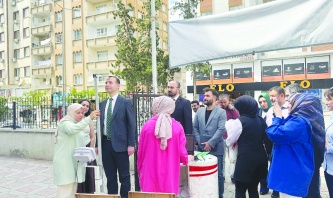 Boy, kilo ve vücut kitle indeksi ölçümü yapılıyor