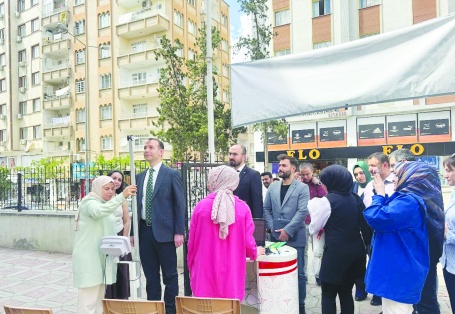 Boy, kilo ve vücut kitle indeksi ölçümü yapılıyor
