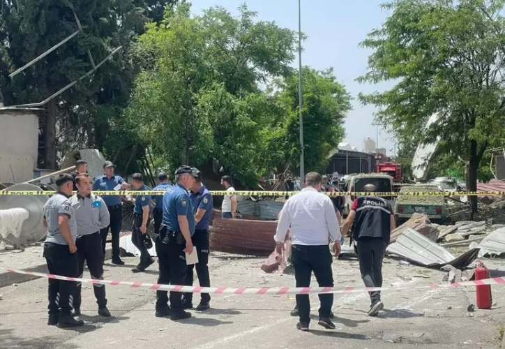 Halı fabrikasında buhar kazanı patladı: 7 yaralı