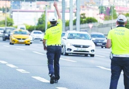 Trafiği engelleyen araç sürücülerine 180.000 lira ceza yazılacak