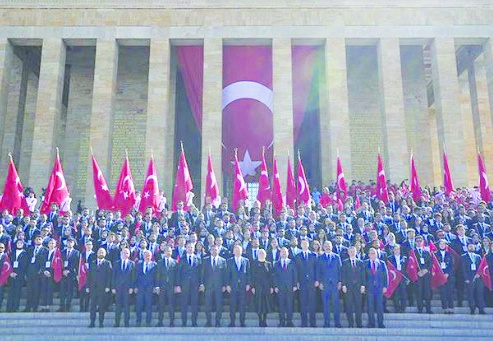 81 ilden gençler ve milli sporcular Anıtkabir'i ziyaret etti