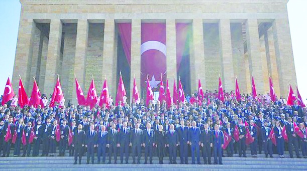 81 ilden gençler ve milli sporcular Anıtkabir'i ziyaret etti