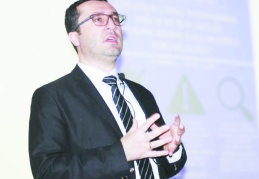 Çocuk istismarı vakalarında sağlık  çalışanları kararsız kalmamalı