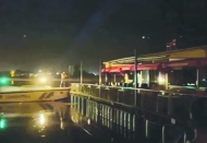 Fırat üzerindeki duba restoran akıntıya kapıldı