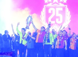 Galatasaray şampiyonluğunu dev 5 yıldızla kutladı