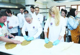 Rektör mutfağa girdi