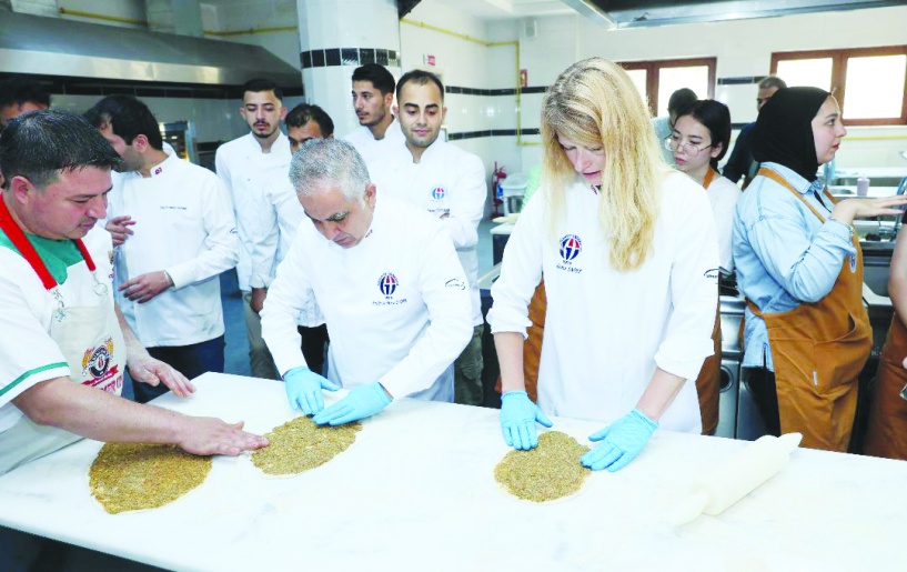 Rektör mutfağa girdi