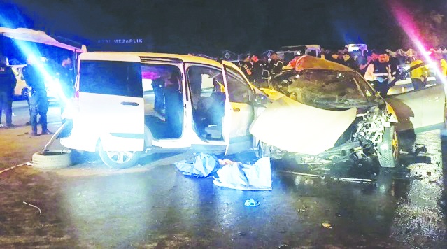 Feci kaza… 2 si çocuk 5 kişi kazada yaşamını yitirdi