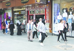 Ekonomi yönetimi geçim  sıkıntısını görmemekte ısrarcı!
