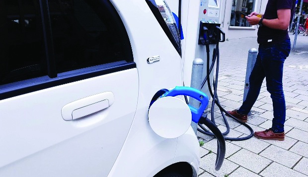 Artan elektrikli araç sayısına paralel olarak şarj altyapısı da güçleniyor