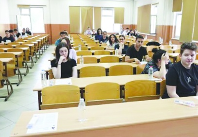 Öğrenciler YDT'de ter döktü