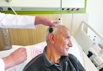 Hastaya koklear implant ameliyatı yapıldı