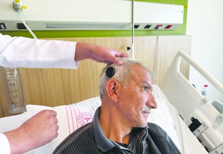 Hastaya koklear implant ameliyatı yapıldı
