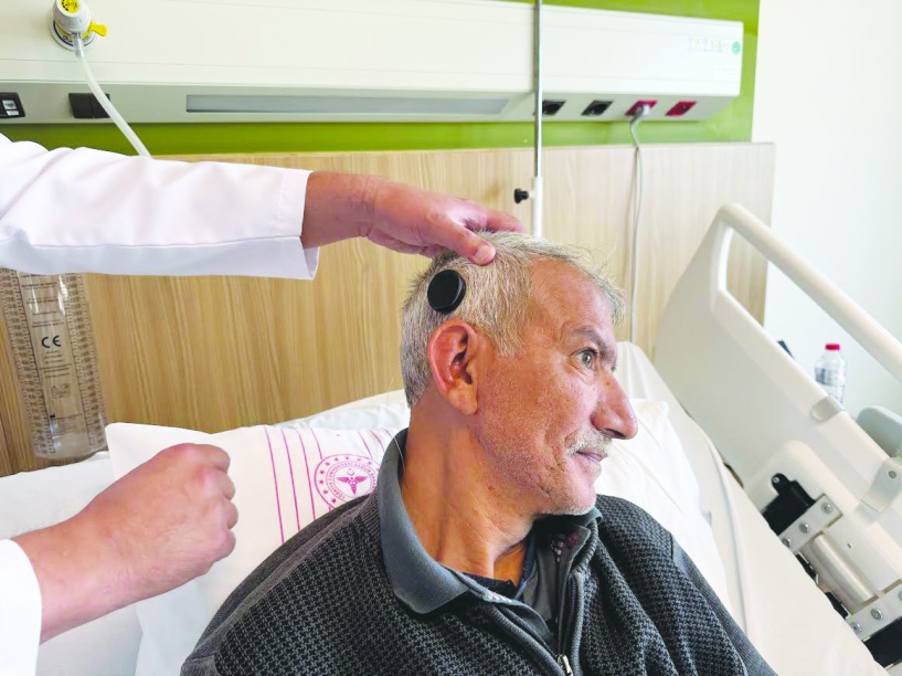 Hastaya koklear implant ameliyatı yapıldı