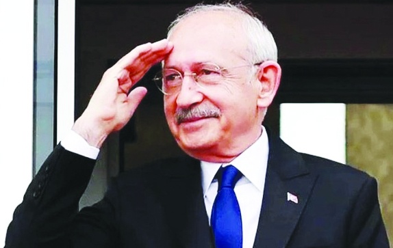 Koltuğu çok sevdi… Memleket yanıyor o koltuk telaşında