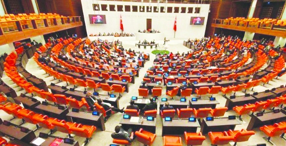CHP'li 61 vekilin dokunulmazlığıyla ilgili tezkere Meclis'te