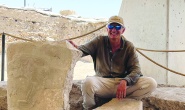 M.Ö. 950 yılına tarihlenen aslanlı  kireç taşı levhası bulundu