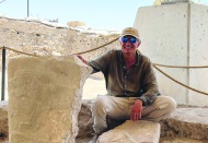 M.Ö. 950 yılına tarihlenen aslanlı  kireç taşı levhası bulundu