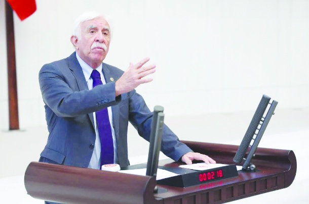 Cengiz Çandar: “Operasyonlar Türkiye'nin hukuk değil polis devleti olduğu görüntüsünü veriyor”