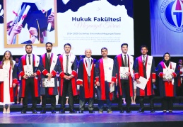 “Adalet dağıtmak, adil olmak ve  hakkı gözetmek her şeyden kıymetli”